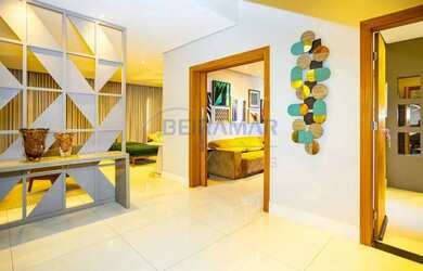 Imagem 4: Viva com Exclusividade: Casa de 450m² com 4 Suítes, Closet e Espaços Integrados no Lago No