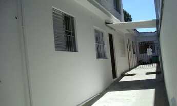 Imagem: Casa térrea na rua em frente ao Shopping