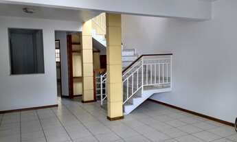 Imagem 2: VENDO NO RIVIERA EXC CASA 4Q SENDO 2SUI 2VG EM COND C PISCINA AREA LAZER PORT E SEG 24 HS