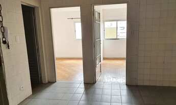 Imagem: Apto com 2 quartos bem localizado, à 4