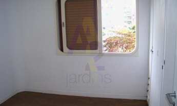 Imagem 4: Apartamento de 3 dormitórios com excelente potencial para reforma. Em prédio com recuo no