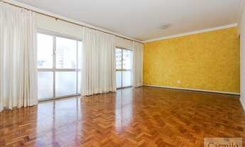 Imagem 2: Em rua tranquila, próximo a restaurantes, supermercados, bancos entre outros. Agende sua v