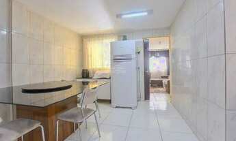 Imagem 5: Casa para venda possui 58 metros quadrados com 3 quartos em Sítio Cercado - Curitiba - PR