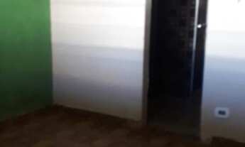 Imagem 2: Vendo na qnm 04 , casa com 2 qts sendo 1 suite mais casa de fundos