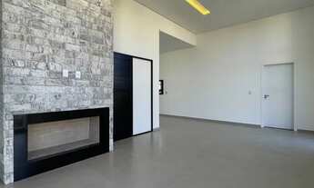 Imagem 6: Casa alto padrão, de esquina a poucos passos do mar e lago