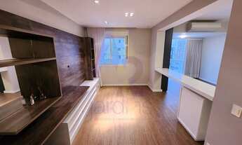 Imagem 4: Apartamento totalmente reformado, semi mobiliado com 2 suítes e 2 vagas em localização mar