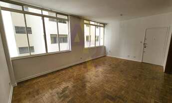 Imagem 7: Apartamento espaçoso com 2 dormitórios e excelente potencial reforma em localização maravi