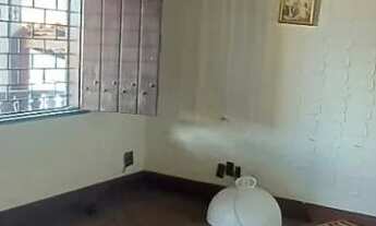 Imagem 2: Casa Grande Estilo Colonial Mais Um Galpão- Terreno com 1500m²