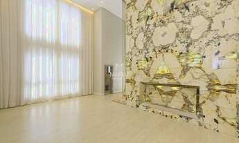 Imagem 3: Com 603 m² de área construída em um terreno de 904 m² - casa com 4 quartos e 3 suites