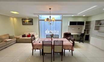 Imagem 3: Casa residencial mobiliada com 4 quartos sendo 3 suítes disponível para locação no bairro