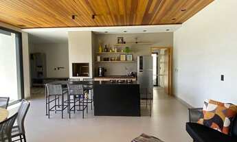 Imagem 2: Casa no Condomínio Verana com automação, móveis planejados e energia solar