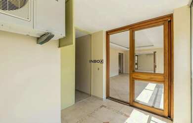 Imagem 7: Apartamento semimobiliado com 197 m² privativos, 3 dormitórios (sendo 1 suíte) e 2 vagas