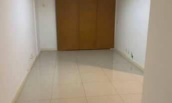 Imagem 13: Alugo apto de 2 qtos com vaga de garagem na R. Araujo pena em excelente estado!!