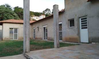 Imagem 2: Casa para Venda em Cotia, Granja Viana, 4 dormitórios, 4 suítes, 4 banheiros, 6 vagas