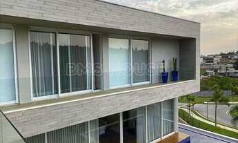 Imagem 2: Casa para Venda em Carapicuíba, Granja Viana, 4 dormitórios, 4 suítes, 6 banheiros, 3 vaga