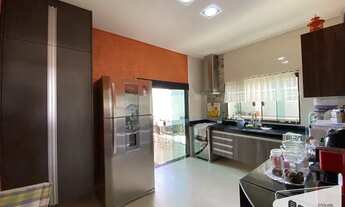 Imagem 3: Casa no Condomínio Alta Vista com 3 Quartos, 4 Vagas e 165m²