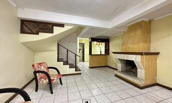 Imagem 3: Duplex em ótima localização - 02 dormitórios, 02 banheiros, sala com lareira