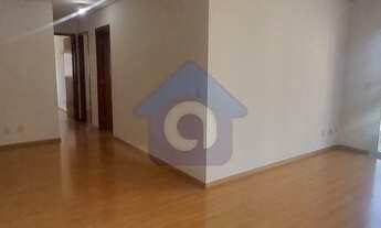 Imagem: APARTAMENTO REPLETO EM ARMÁRIOS PRÓXIMO