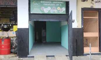 Imagem: Loja próximo à Estação e a Praça de