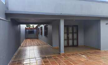 Imagem: Vendo casa com 4 quartos e uma casa extra