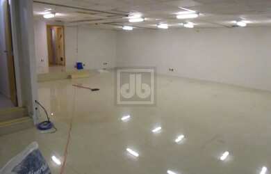 Imagem 4: Ipanema sobreloja frente 176m amplo espaço 4 banheiros cozinha 1 vaga na escritura proximo