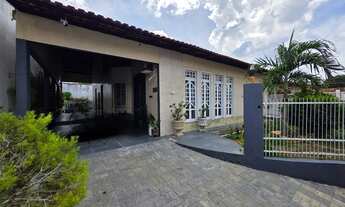 Imagem: Casa á venda com 05 quartos e 04 banheiros