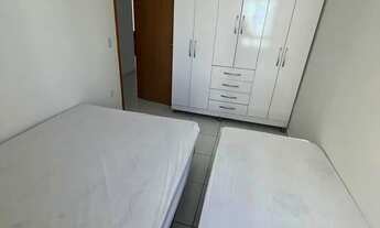 Imagem 6: Apartamento com 2 quartos, um sendo suíte, mobiliado, ventilado, com varanda, próximo aos