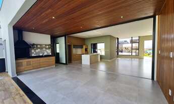 Imagem 6: Casa de condomínio térrea para venda possui 214 metros quadrados com 3 quartos