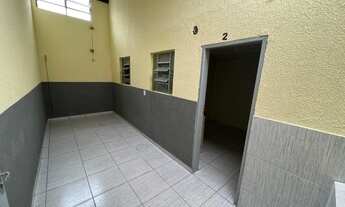 Imagem 4: Alugo casa com 1 quarto de fundos 17 Oeste