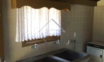 Imagem 2: Casa para venda tem 230 m², terreno 1435 m²