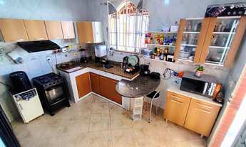 Imagem 2: Casa a venda possui 228 metros quadrados com 4 quartos em Nilópolis - RJ