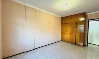 Imagem 4: Com 03 suítes, varanda, sala ampla e lavabo, este imóvel oferece um ambiente aconchegante