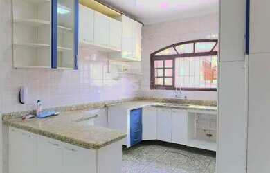 Imagem 4: Cód.: 13717 - Casa com 04 dormitórios e planejados com 04 vagas de garagem. Campestre, San