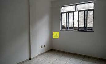 Imagem 4: Apartamento de fundos claro e silencioso, 2 quartos com área separada na avenida principal