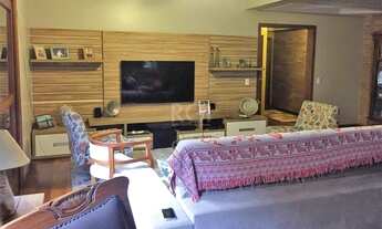 Imagem 2: Casa de 270m² - 3 dormitórios, 1 suíte, churrasqueira, pátio e 3 vagas de garagem