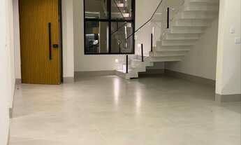 Imagem 2: Casa Alto Padrão no Ibituruna - 4 Quartos, Piscina e Vista para a Serra do Mel