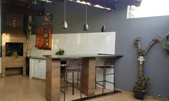 Imagem: Casa com 3 Quartos e 2 banheiros à Venda