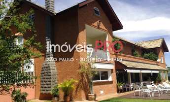 Imagem 4: Dentro das montanhas com vegetação exuberante