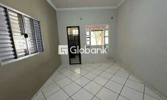 Imagem 7: Casa para aluguel no Bairro Planalto Montes Claros/MG, 03 Quarto(s), 02 Vaga(s