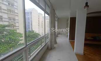 Imagem 2: Apartamento com dois quartos, dois banheiros social, dependência completa e vaga de garage