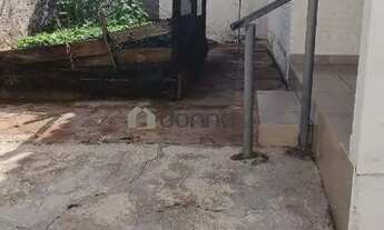 Imagem: Terreno de Esquina com Duas Casas Oportunidade