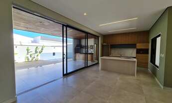 Imagem 4: Casa de condomínio térrea para venda possui 214 metros quadrados com 3 quartos