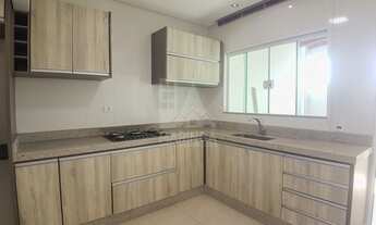 Imagem 6: Sobrado de 4 quartos sendo 2 suíte com piscina no Jardim Atami em Maringá