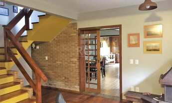 Imagem 7: Casa de 270m² - 3 dormitórios, 1 suíte, churrasqueira, pátio e 3 vagas de garagem