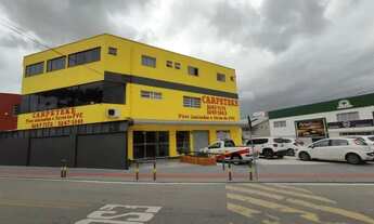 Imagem: Prédio comercial e residencial no bairro