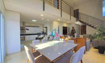 Imagem 3: Sobrado com 3 suítes localizado no condomínio Village Damha II