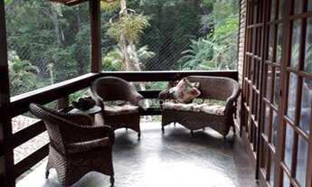 Imagem 4: Casa triplex em amplo terreno, situada em condomínio estruturado, linda vista panorâmica