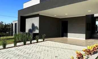 Imagem 7: Térrea para venda possui 205 metros quadrados com 5 quartos