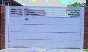 Imagem 1: Casa independente com 3 cômodos, amplo terreno em Embu das Artes