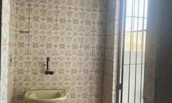 Imagem 2: Alugo casa no Ibura com 2 quartos, ônibus na porta